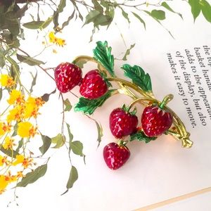🥑 2/$25 - Strawberries Brooch